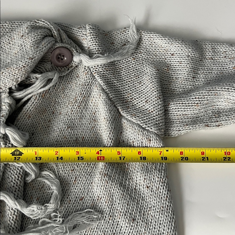 Elegant Gray Women's Poncho with Fringe est sz: Small - Picture 3 of 6